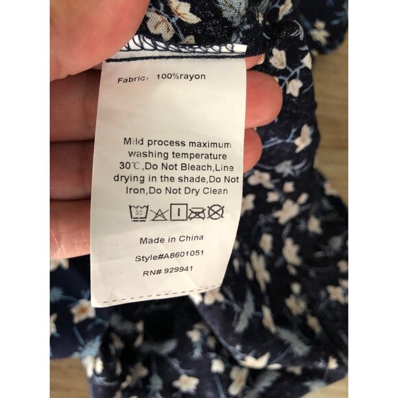 SONJA BETRO- WOMENS BLUE FLORAL LONG SLEEVE LIGHT WEIGHT TOP SIZE MEDIUM-NWT - Picture 5 of 8